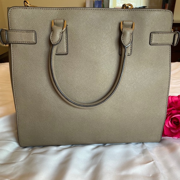 HP ๐ Michael Kors Emma North South Tote - Picture 5 of 10